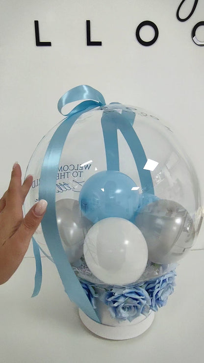 Σύνθεση με Μπαλόνια & Λουλούδια (Baby Blue) | Αυθημερόν Δώρο Γέννησης